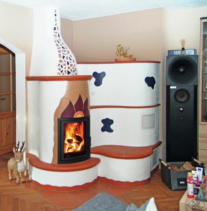 soba cu forma organica decorata cu ceramica