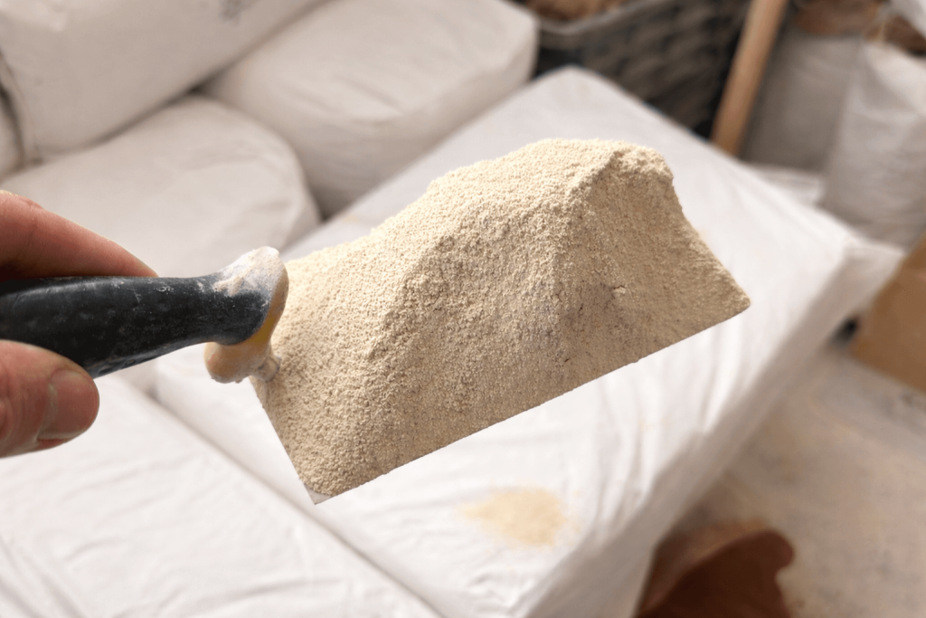 Șamotă vs nisip în plăcile de teracotă – diferența invizibilă care decide durata de viață a sobei 1 praf de samota in placile de teracota