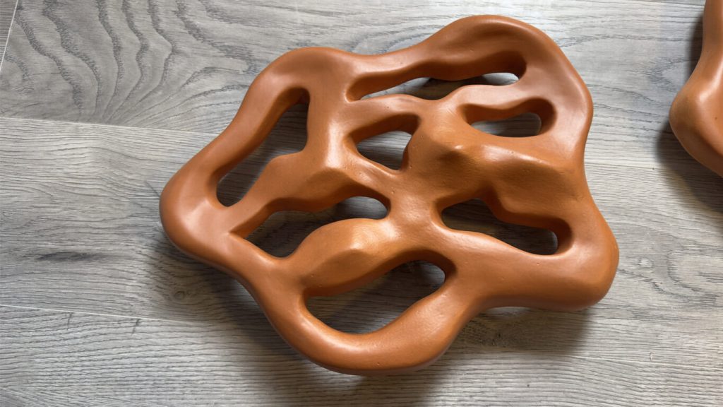 Cum am realizat un șemineu cu formă organică – un proiect unic, pas cu pas