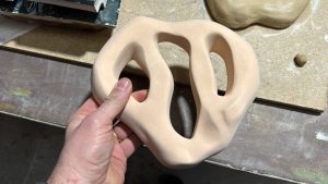 Cum am realizat un șemineu cu formă organică – un proiect unic, pas cu pas