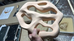 Cum am realizat un șemineu cu formă organică – un proiect unic, pas cu pas