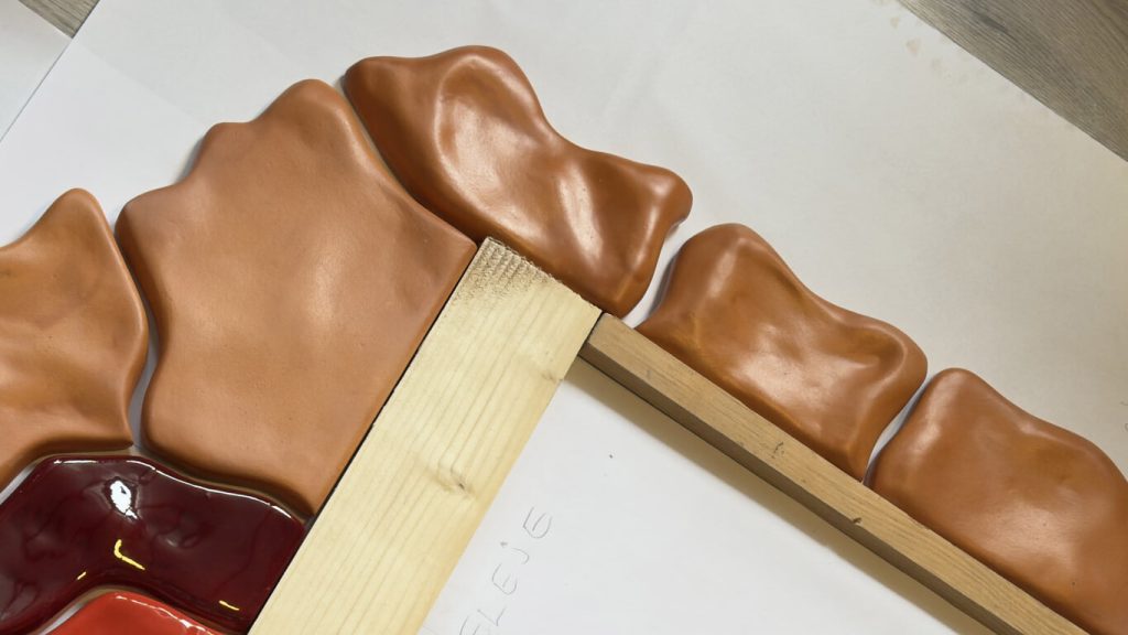 Cum am realizat un șemineu cu formă organică – un proiect unic, pas cu pas