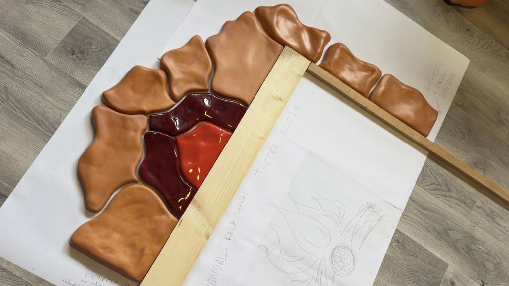 Cum am realizat un șemineu cu formă organică – un proiect unic, pas cu pas